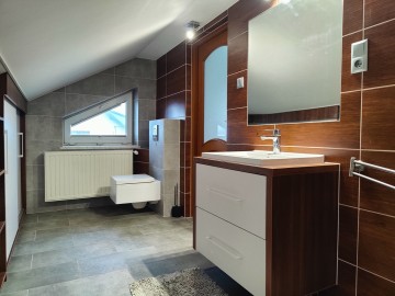 Sprzedam przestronny dom-po remoncie-6 pokoi-działka 625m2