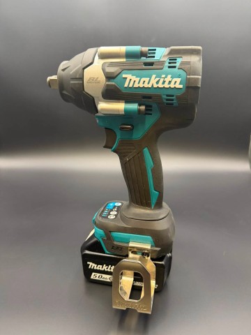 Klucz udarowy Makita DTW700 plus akumulator Makita 5.0 Stan;