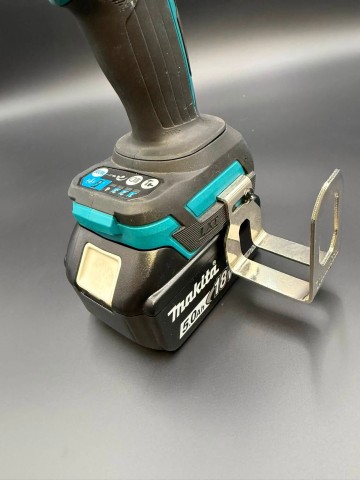 Klucz udarowy Makita DTW700 plus akumulator Makita 5.0 Stan;