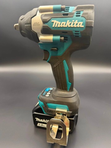Klucz udarowy Makita DTW700 plus akumulator Makita 5.0 Stan;