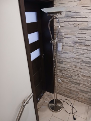 Lampa stojąca do salonu