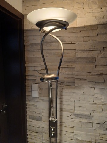 Lampa stojąca do salonu