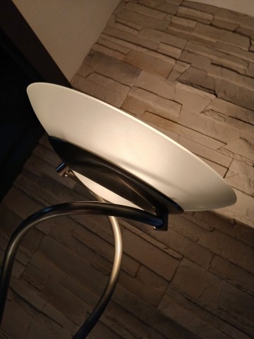 Lampa stojąca do salonu