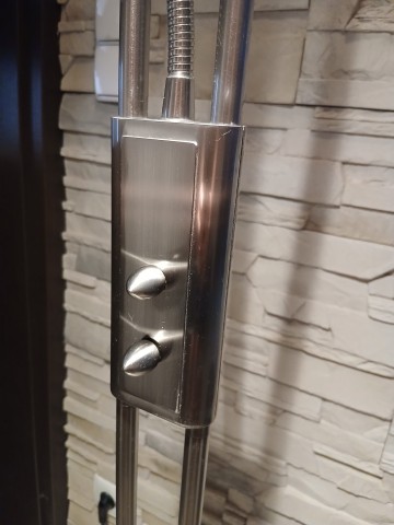 Lampa stojąca do salonu