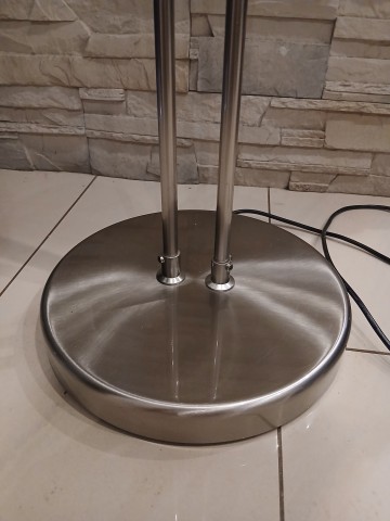Lampa stojąca do salonu