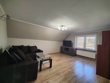 Na sprzedaż dom o pow. 134m2-podpiwniczony-2 odrębne wejścia