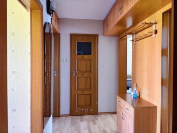 Sprzedam 3 pokoje z balkonem, 2 piętro, umeblowane