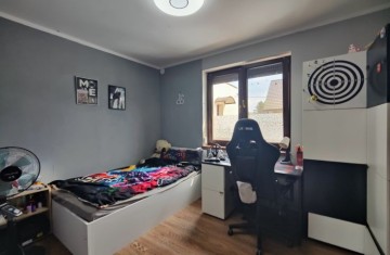 Sprzedam parterowy dom na osiedlu pod miastem
