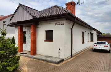 Sprzedam parterowy dom na osiedlu pod miastem