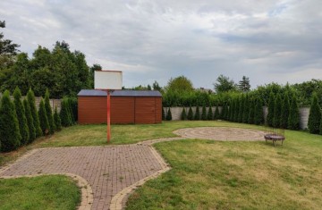 Sprzedam parterowy dom na osiedlu pod miastem