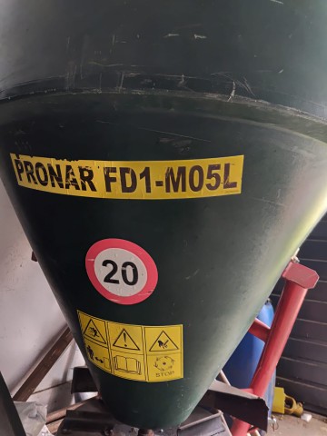 Sprzedam rozsiewacz nawozu Pronar FD1-M05L