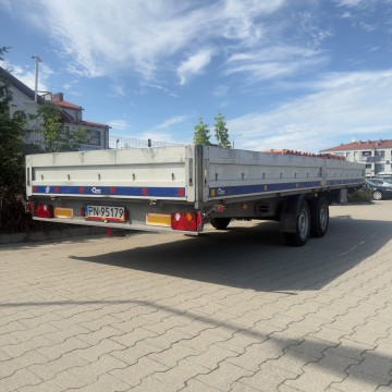 Sprzedam przyczepę Blyss AH K350 SH o wymiarach 610 × 210 cm