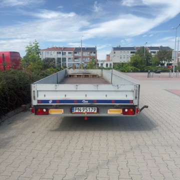 Sprzedam przyczepę Blyss AH K350 SH o wymiarach 610 × 210 cm