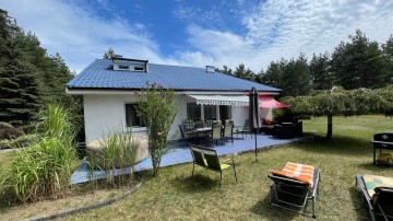 Dom w Ż&oacute;łwieńcu z dodatkową dz. budowlaną, 350 m od jeziora