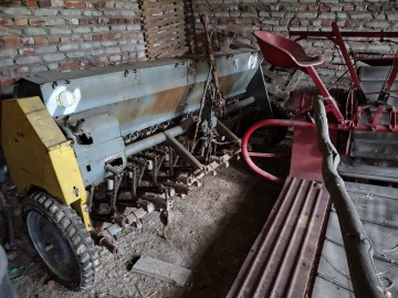 Siewnik, pług, kopaczka, sadzarka do ziemniaków, brona, srut
