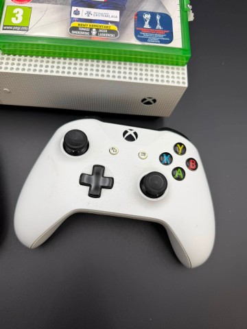 Konsola Xbox one S Model 1681 Stan: bardzo dobry, sprawny.