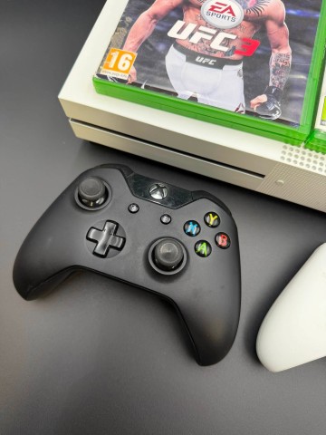 Konsola Xbox one S Model 1681 Stan: bardzo dobry, sprawny.