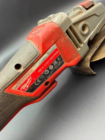 Milwaukee szlifierka kątowa M18CAG125XPD Stan: używany, spra