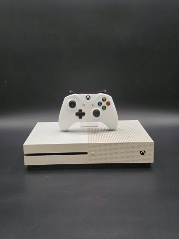 Konsola Xbox One S  Stan: bardzo dobry, sprawny.  W kompleci