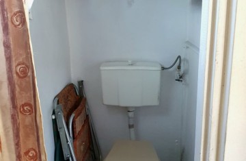 Działka ROD z murowanym domkiem, licznymi nasadzeniami i wła ...