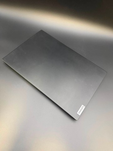 Laptop Lenovo V15 G2 ALC Stan: dobry, używany, sprawny. W k