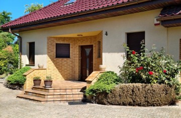Solidny, ponadczasowy dom na spokojnym osiedlu - Konin Nowy ...