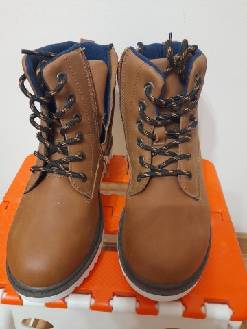 Sprzedam nowe buty chłopięce 36