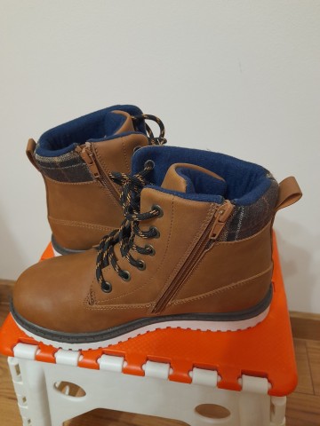 Sprzedam nowe buty chłopięce 36