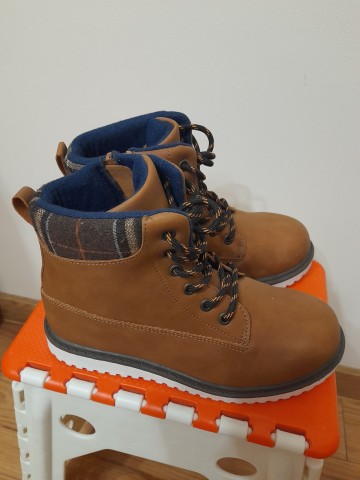 Sprzedam nowe buty chłopięce 36