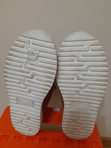 Sprzedam nowe buty chłopięce 36