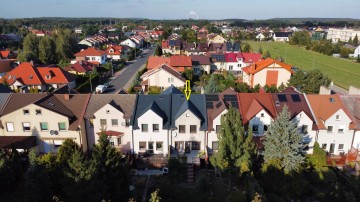 Sprzedam dom szeregowy, piwnica, garaż, ogród-os. Chorzeń