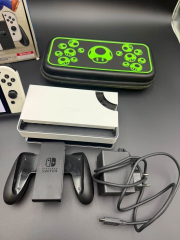 Konsola Nintendo switch oled  Stan: sprawny, bardzo dobry, u