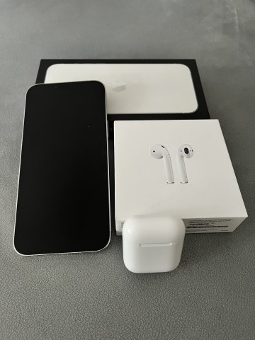 iPhone 13 Pro Max i AirPods 2