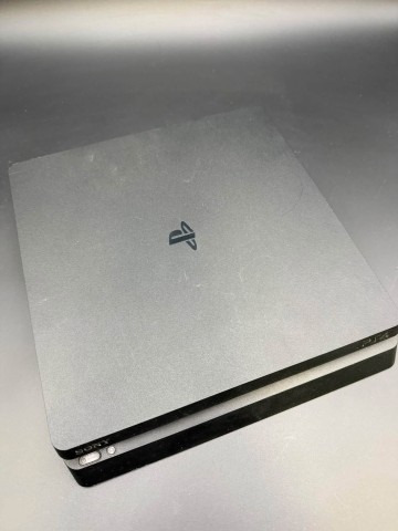 Konsola PS4 500 GB Model 2216 Stan: dobry, sprawny. W kompl