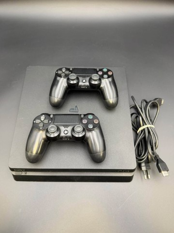 Konsola PS4 500 GB Model 2216 Stan: dobry, sprawny. W kompl
