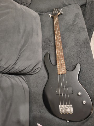 Gitara basowa Cort Action Jr