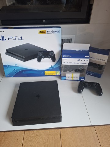 PS4 Slim 500 GB + 3 pady + 9 gier &ndash; bardzo dobry stan!